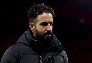 阿莫林：先丢球让我们遇到困难，这也帮助对手踢出他们想要的比赛